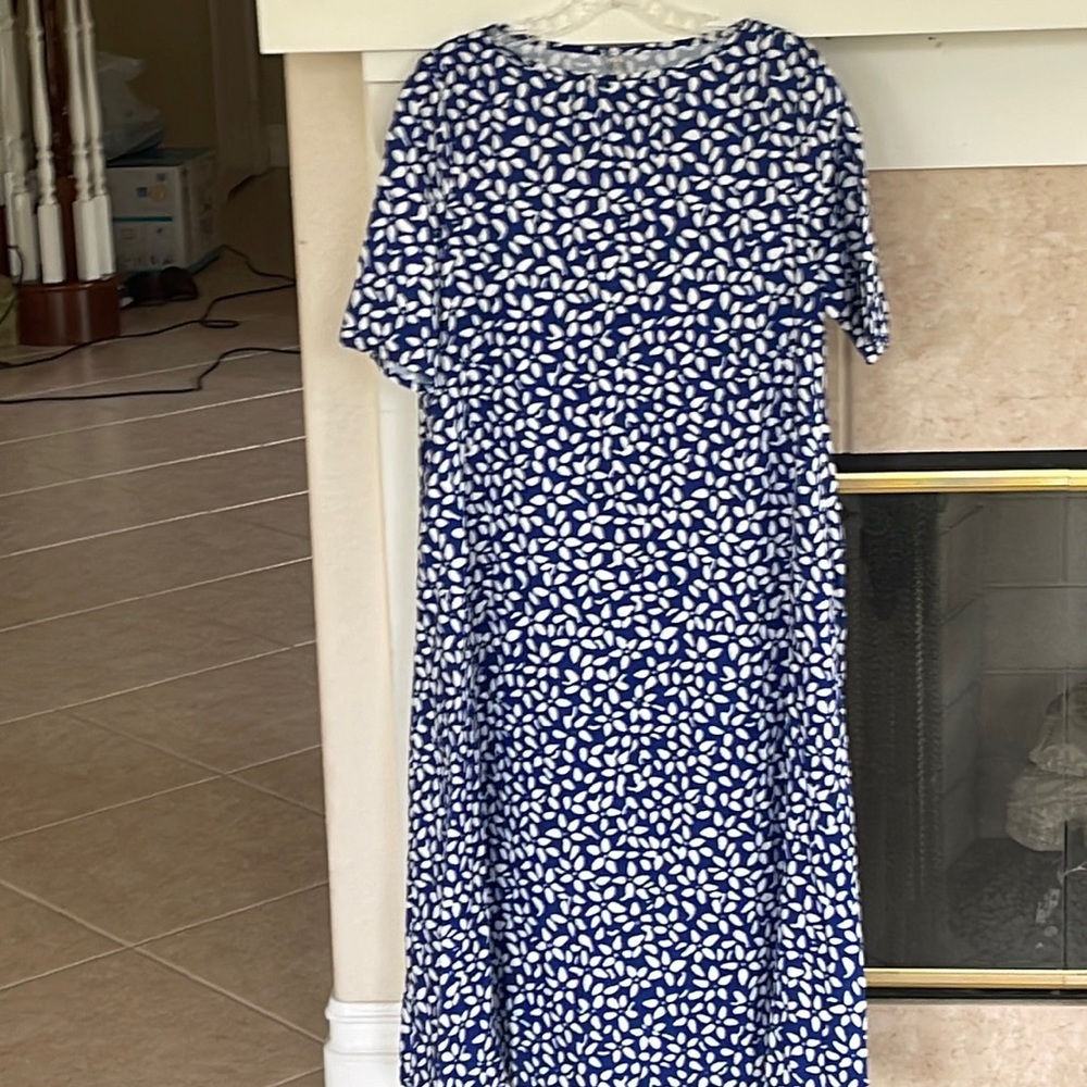 Dress, navy blue and white sheath dress.